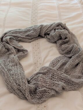 Light Gray Open-Knit Infinity Scarf - Versatile Everyday Wrap